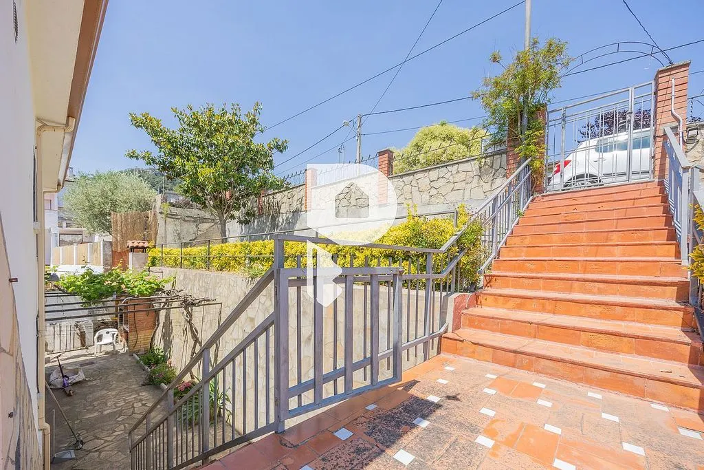 Rooms - Chalet with Pool and Terrace in Corbera de Llobregat