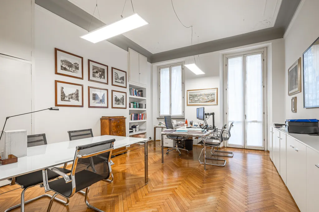 Kabinet - Office with Conversion Potential in Milan