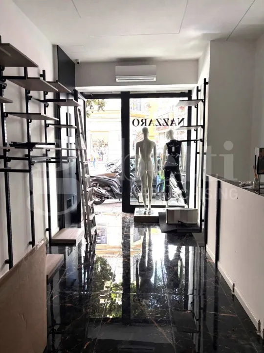 Rooms - Commercial Unit on Corso Garibaldi, Naples