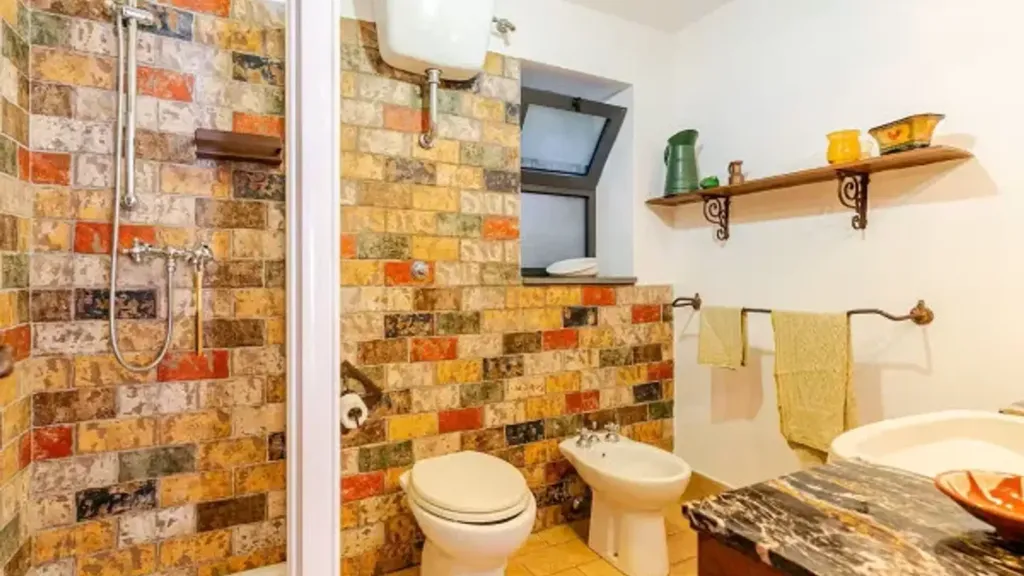Bathrooms - Villa with Seafront Access in Maratea