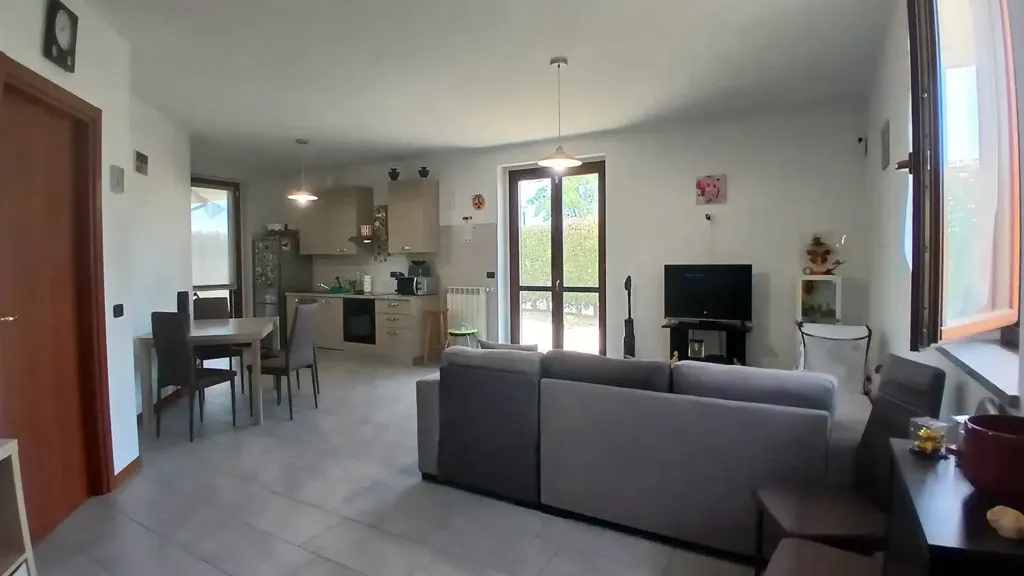 Elutuba - Terraced House with Private Garden in Mortara