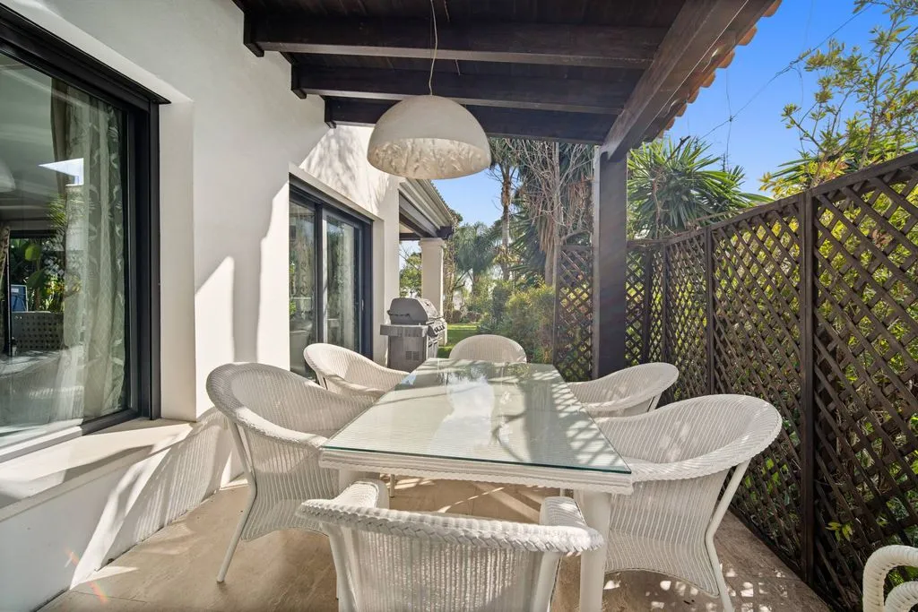 Terrasse - Luxury Villa with Communal Pools in Marbella