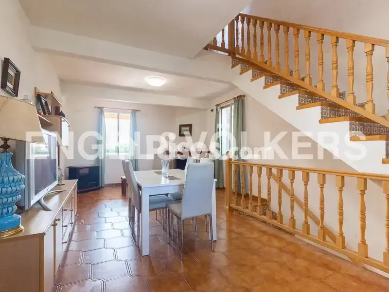Salle à manger - Rustic Chalet with Pool in Montserrat