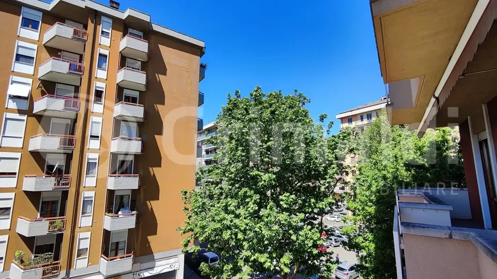 Balcon - Apartment with Balcony in Piacenza