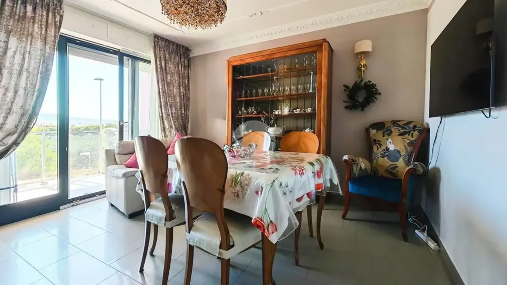 Söögituba - Modern Apartment with Balcony in Manfredonia