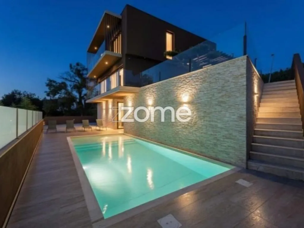 Piscine - Contemporary House with Pool in Cabreiros, Braga