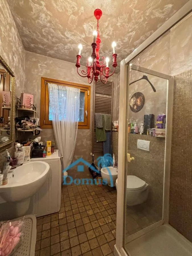 Salles de bain - Villa with Garden and Fireplace in Pinerolo