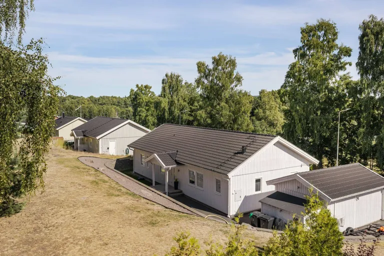 House with Terrace and Hot Tub in Motala