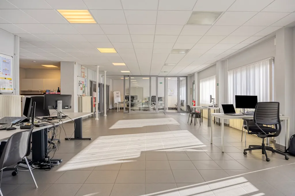Studio - Commercial Building with Parking in Ronse