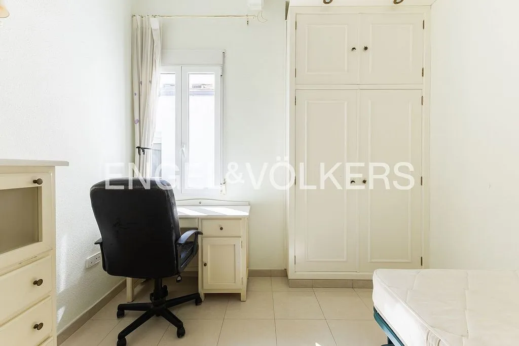 Chambres - Apartment with Balcony in Gran Vía, Valencia