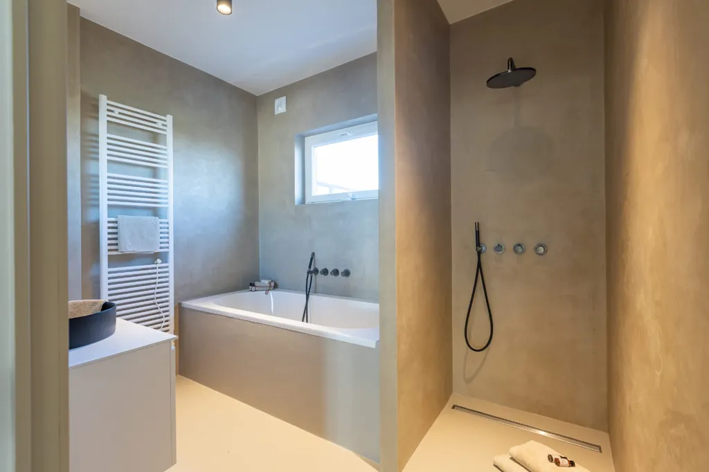 Salles de bain - Penthouse Rénové avec Terrasse à Ostende