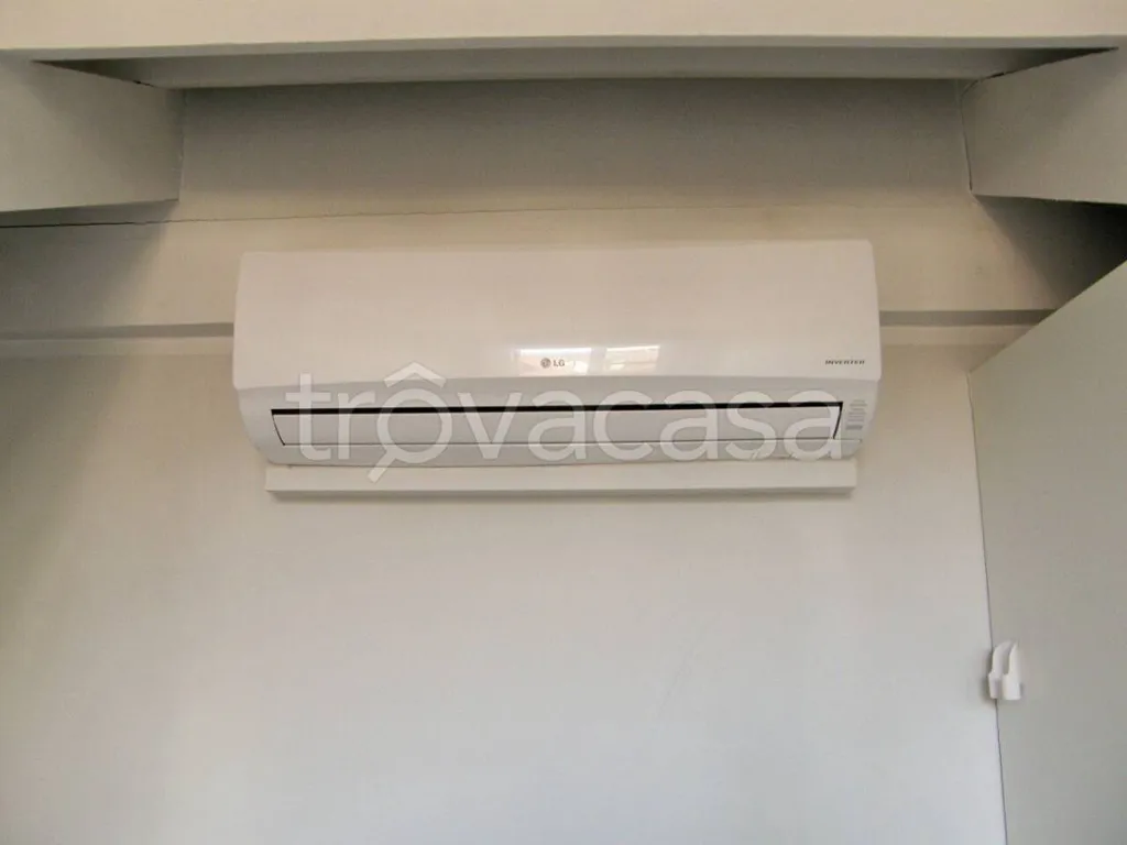 Stanze - Mansarda ristrutturata con balcone a Torino