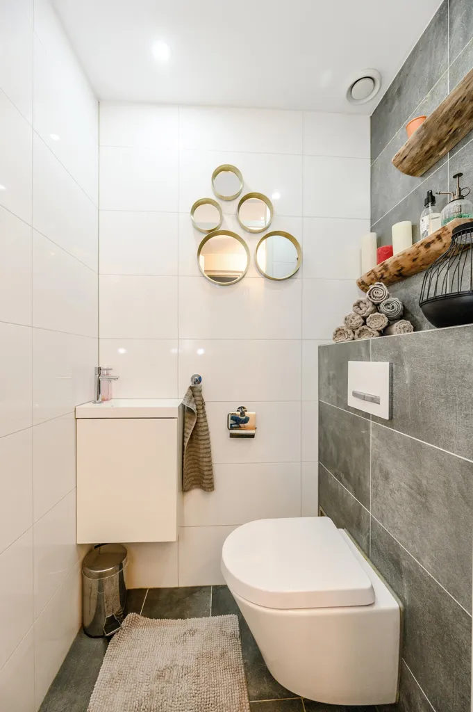 Salles de bain - Furnished Apartment with Balcony in Almere Buiten