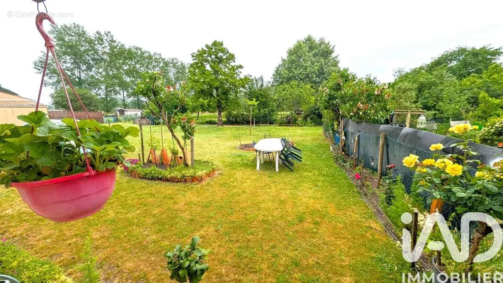 Appartement à Bussac-Foret