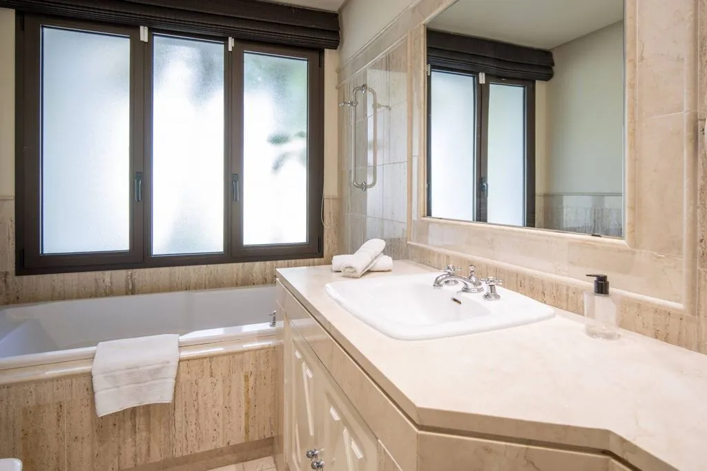 Salles de bain - Luxury Villa with Pool in Nueva Andalucia, Marbella