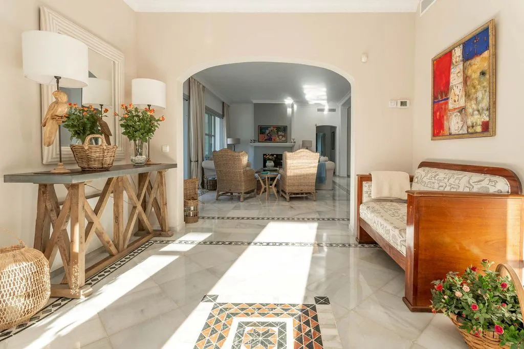 Esik - Detached House with Pool in Sierra Blanca, Marbella