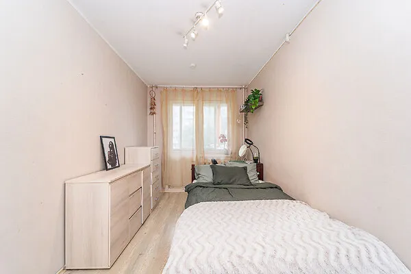 Magamistoad - Apartment with Separate Bathrooms in Mustamäe, Tallinn