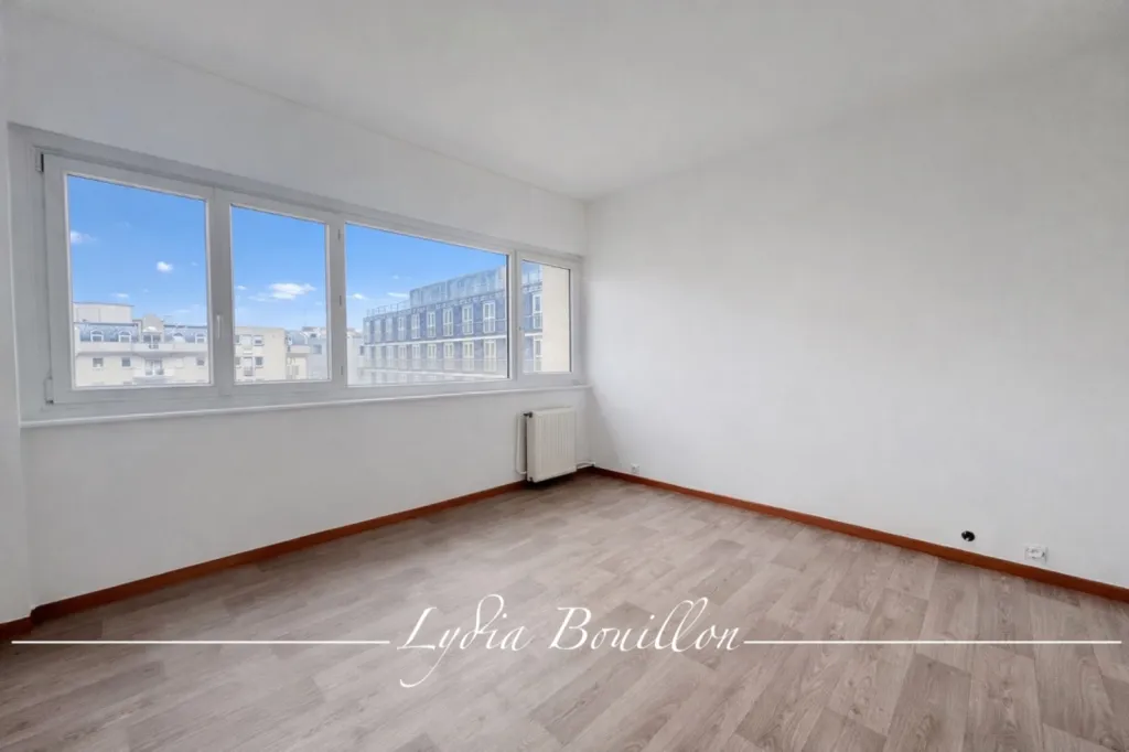 Pièces - Appartement 2 Pièces avec Balcon à Cergy