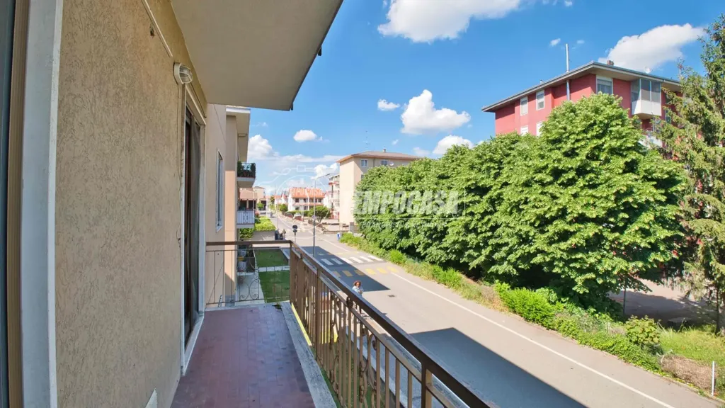 Rõdu - Bright 2-Bedroom Apartment with Balcony in Cameri