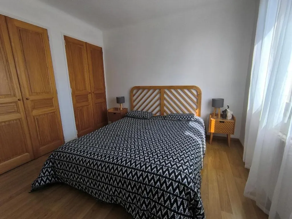 Magamistoad - 4-Bedroom Apartment with Balcony in Nîmes