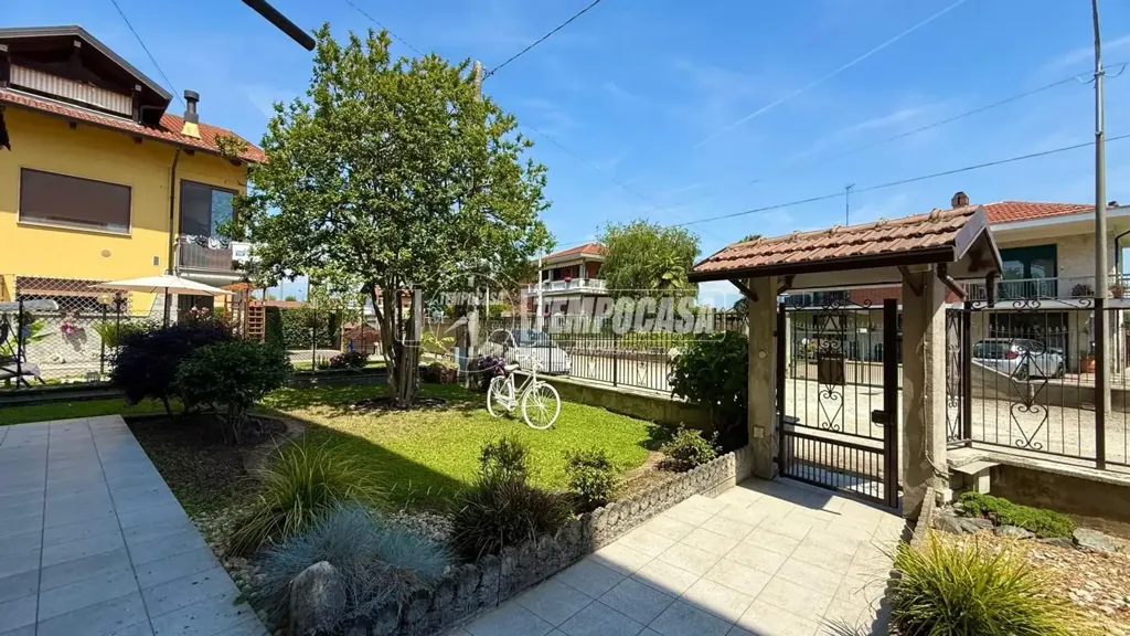 Aed - Bifamiliar Villa with Garden in Ciriè