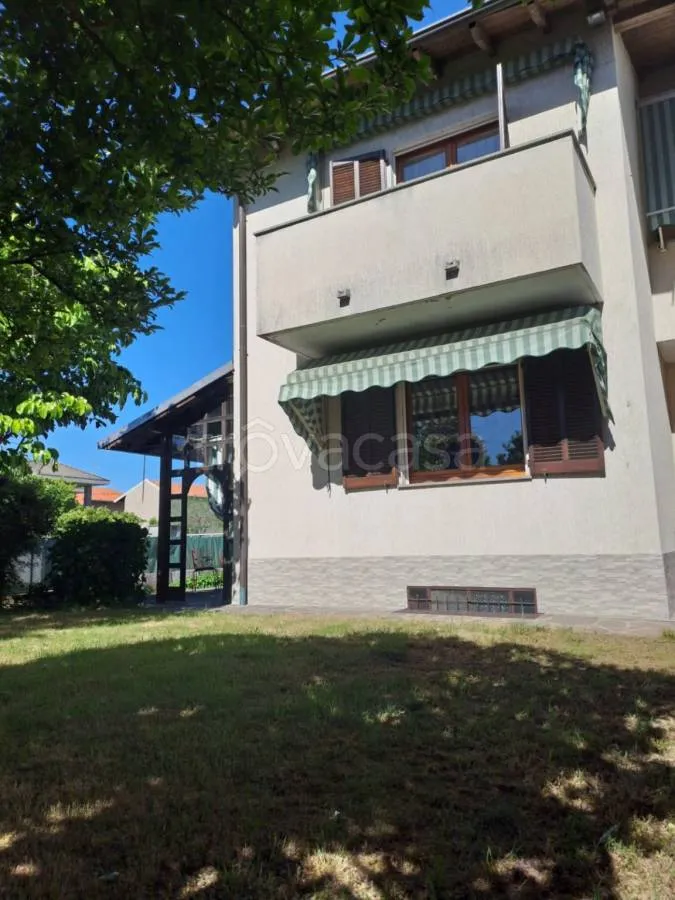 Välivaade - Terraced Villa with Private Garden in Bellinzago Novarese