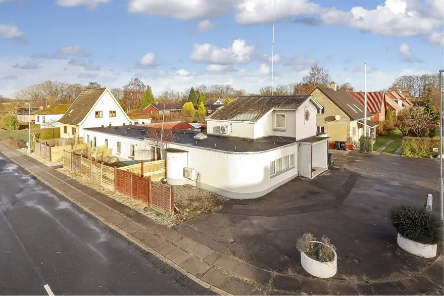 Vue aérienne - Converted Cinema Building with Garden in Hesselager