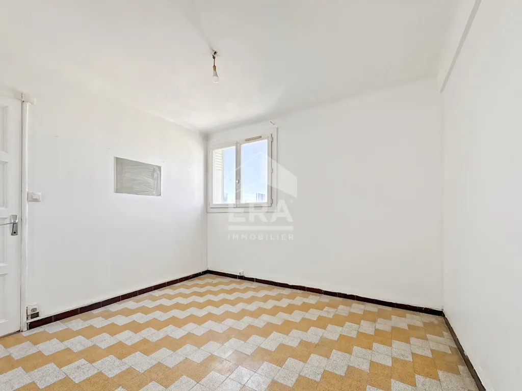 Pièces - Appartement Traversant avec Balcon à Marseille