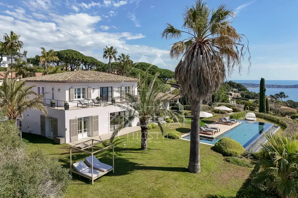 Vue aérienne - Villa avec Vue Panoramique sur la Mer à SuperCannes