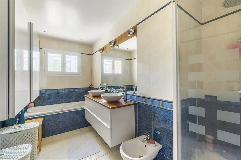 Bagni - Contemporary House with Pool in Saucats