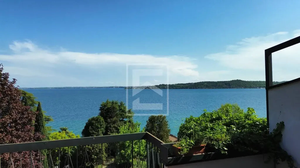Terrass - Villa with Lake View in Padenghe Sul Garda