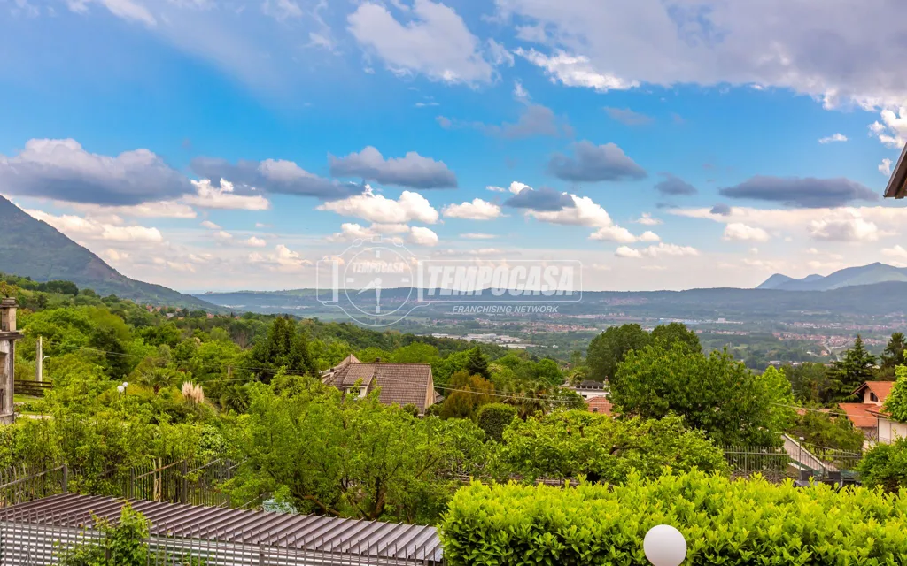 Aed - Panoramic Villa with Garden in Almese