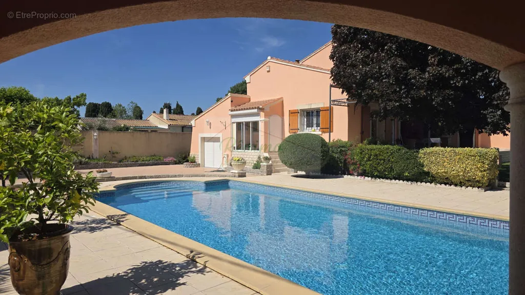 Bassein - Traditional Villa with Pool in Galargues