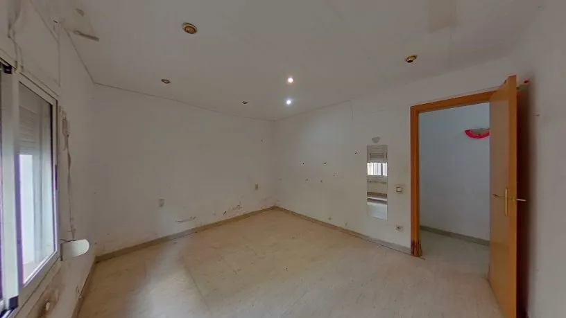 Toad - Flat with Garden Access in Badalona
