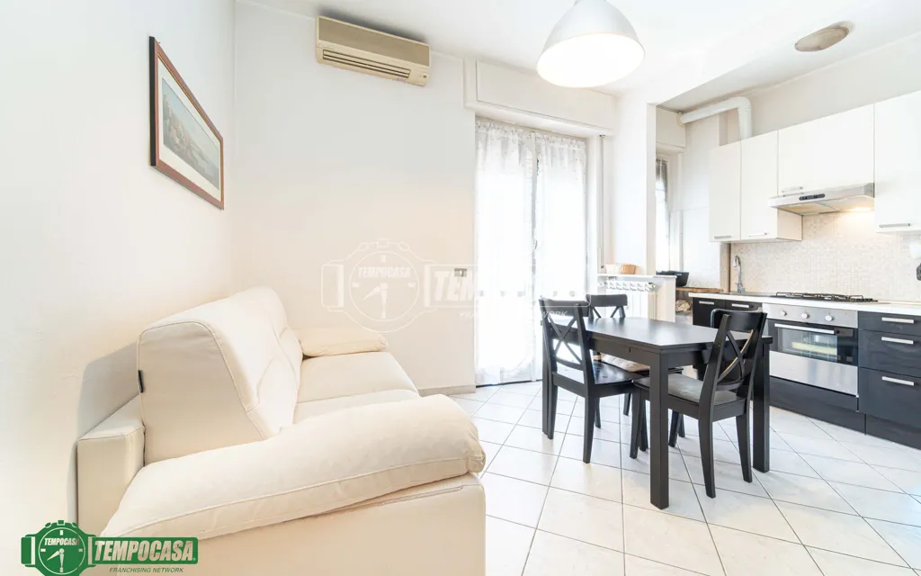 Comedor - Bright 2-Bedroom Apartment with Balcony in Milan