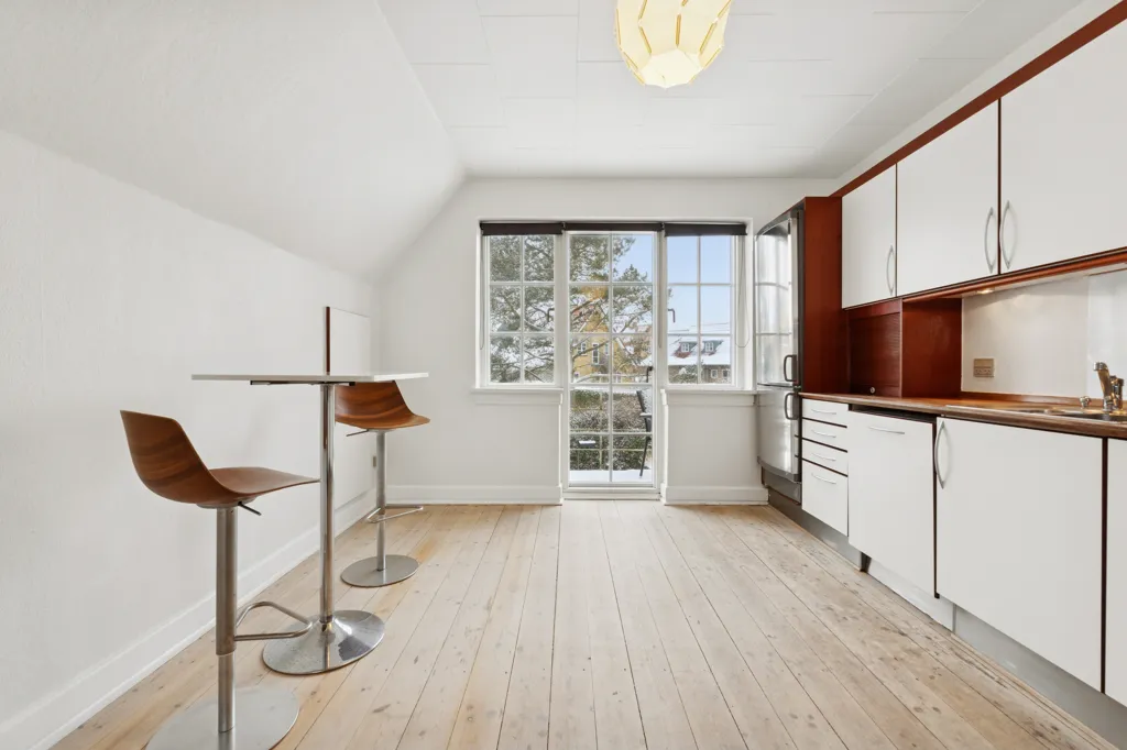 Kitchen - Light-Filled Apartment with Balcony in Odense M