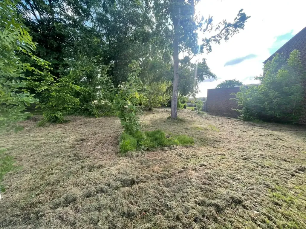 Aed - Plot for Open Building in Drieslinter