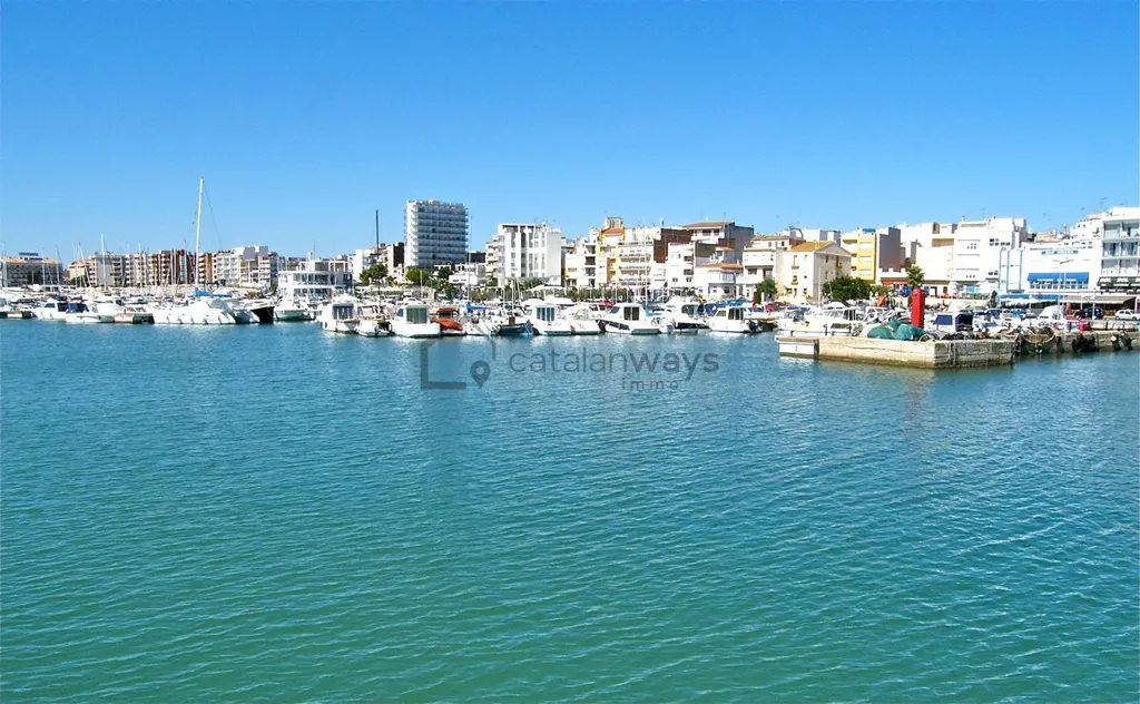 Apartment with Balcony in Ampolla Centre