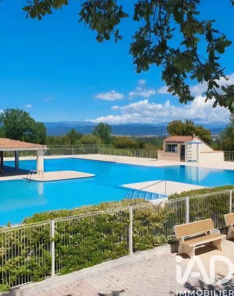 Piscine - Gîte meublé avec vue dégagée à Roquebrune-sur-Argens