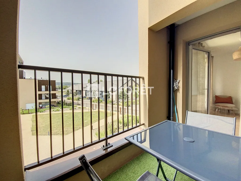 Balcone - Meubled Studio with Balcony in Vernon