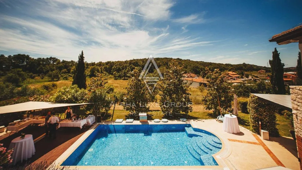 Piscine - Modern Villa with Expansive Garden in Rovinj