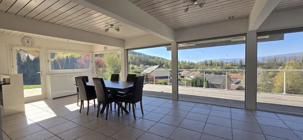 Terrasse - Maison Contemporaine avec Vue Panoramique à Lancrans