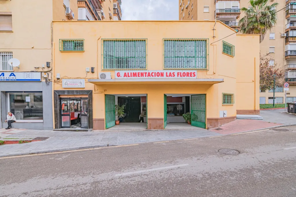 Extérieur - Edified Plot with Market in Málaga