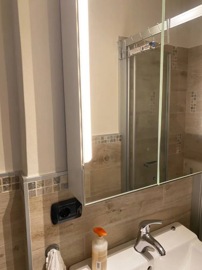 Salles de bain - Rearranged Apartment with Balcony in Viola