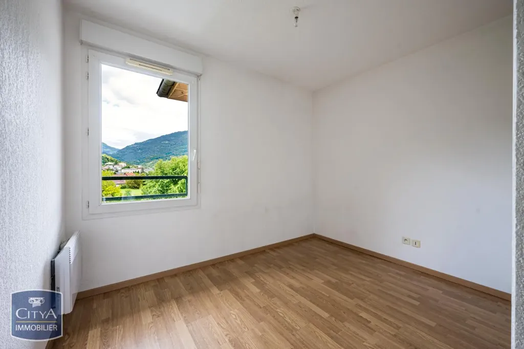 Rooms - 3-Bed Apartment with Balcony in Albertville