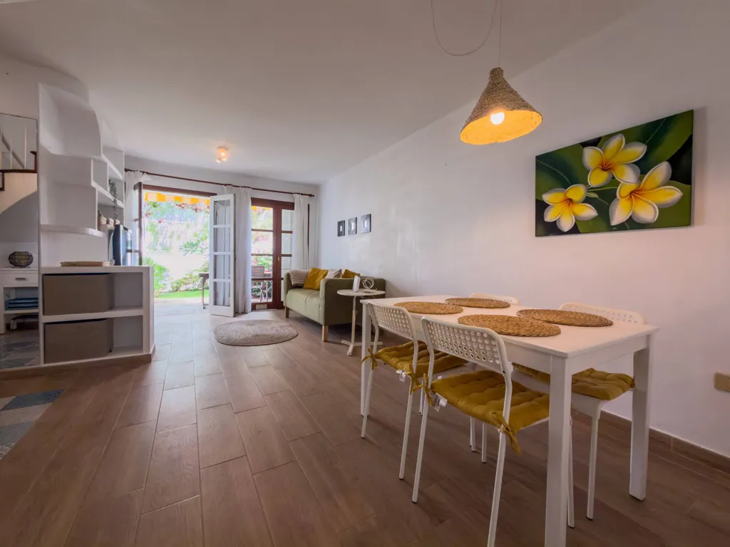 Söögituba - Corner Semi-detached with Sea View in Bajamar