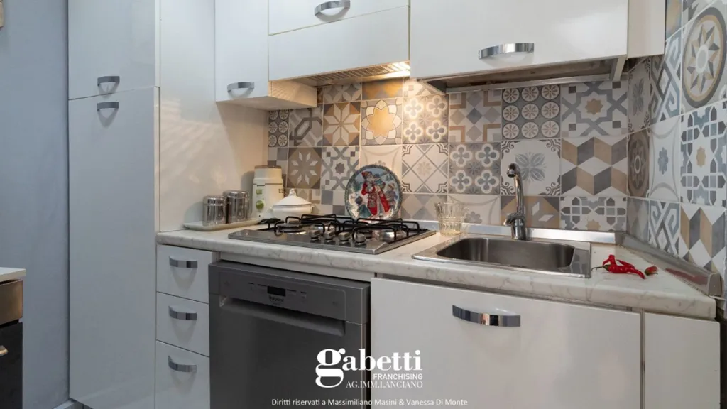 Cuisine - Renovated Apartment with Single Aspect in Lanciano