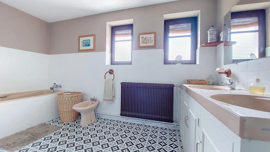 Bathrooms - Charming House with Garden in St Priest