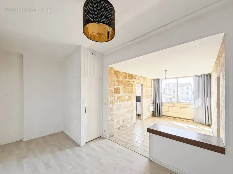 Soggiorno - Charming T1 Bis with Courtyard View in Bordeaux