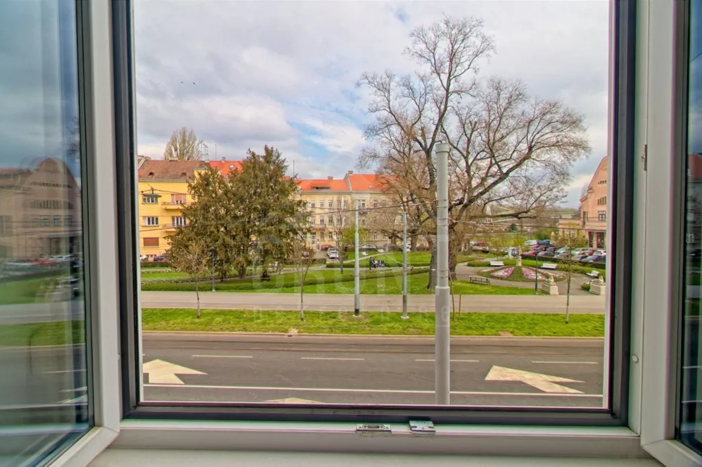 Toad - Secessionist Flat with Park View in Osijek